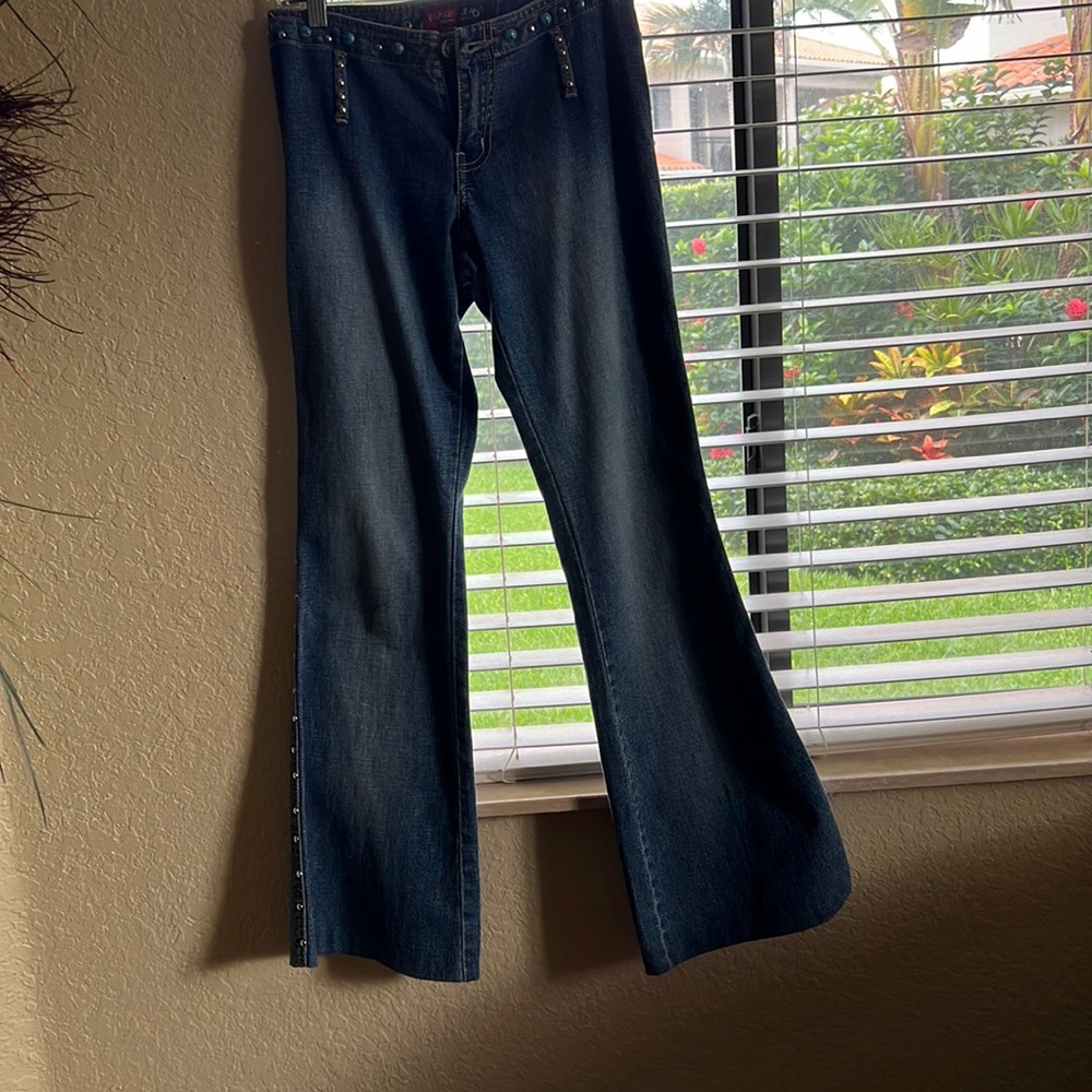Low waist stone wash jean. Medium blue. Flare. Stones and studs waist and legs